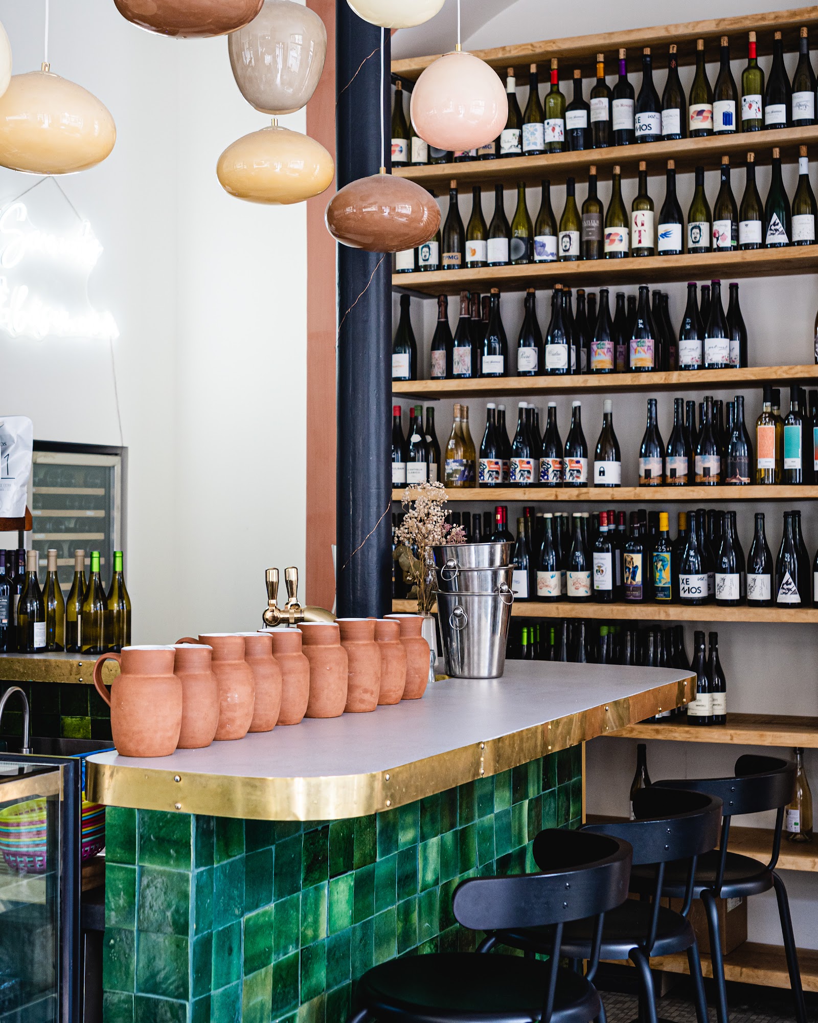 Buvette, cave de quartier photo 1